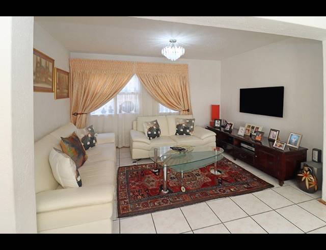 3 BEDROOM HOUSE FOR SALE IN MARAIS STEYN PARK